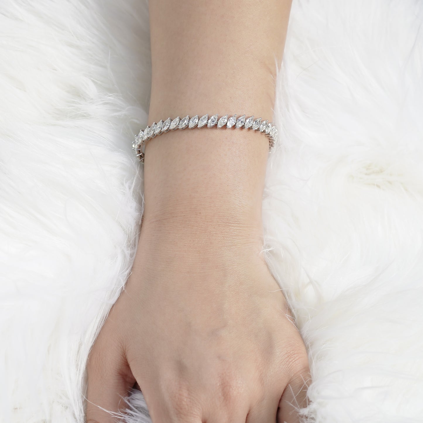 15PT Marquise Bracelet (ARJS2541