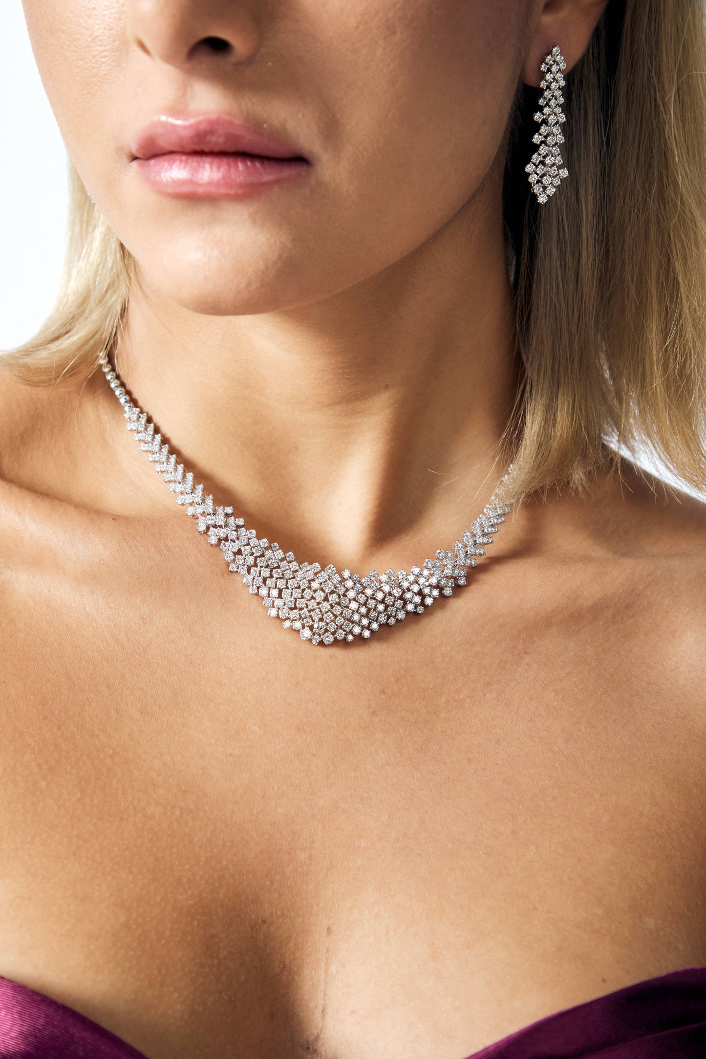 ROUND DIAMOND LONG EARRING