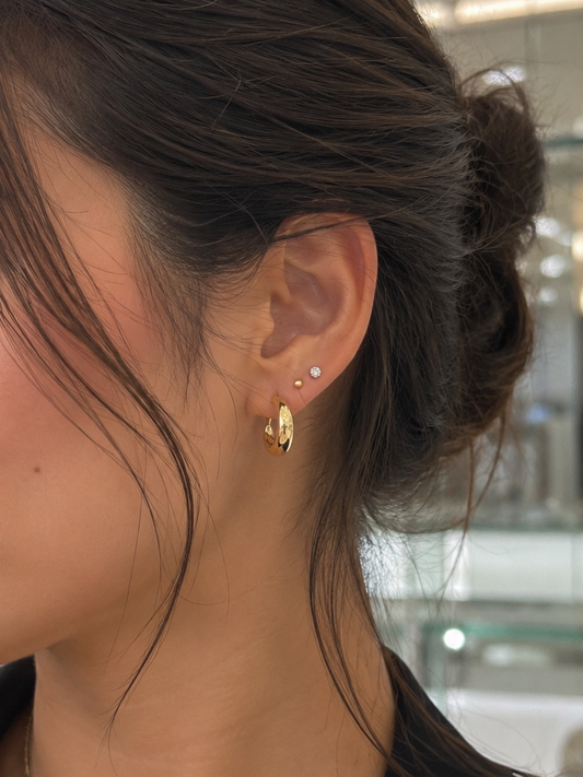 18k Gold Crescent Moon-shaped Hoop (GJEW118)
