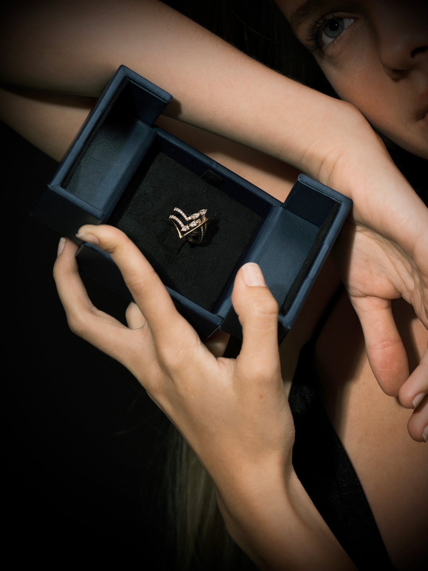 PEAR & ROUND DIAMOND RING (ARJS3172)