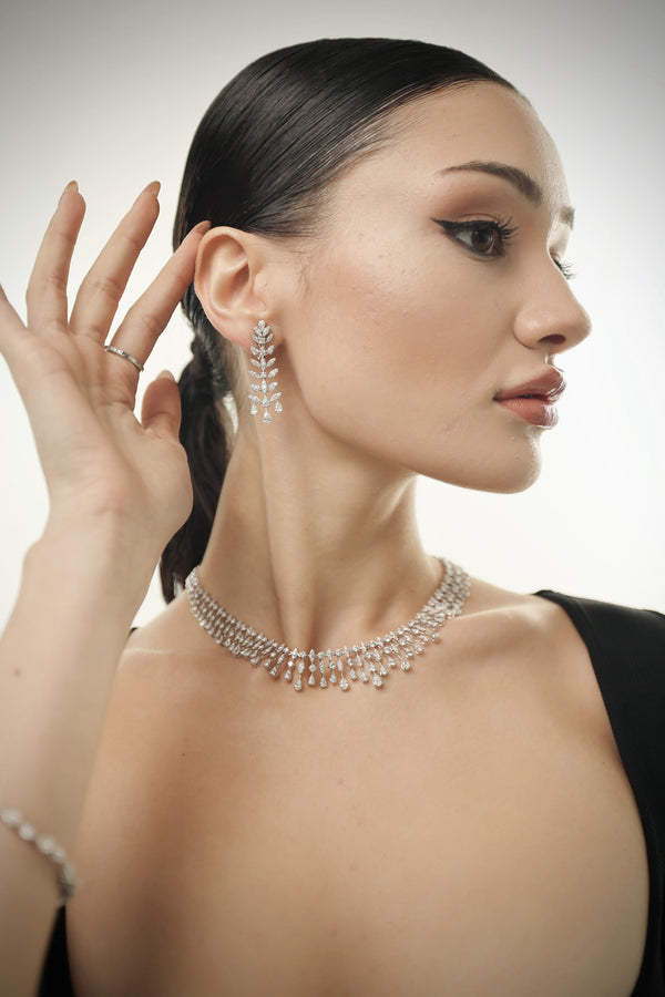 PEAR & ROUND DIAMOND NECKLACE
