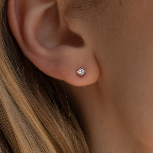 Round Studs in Yellow Gold (ARJS3277)