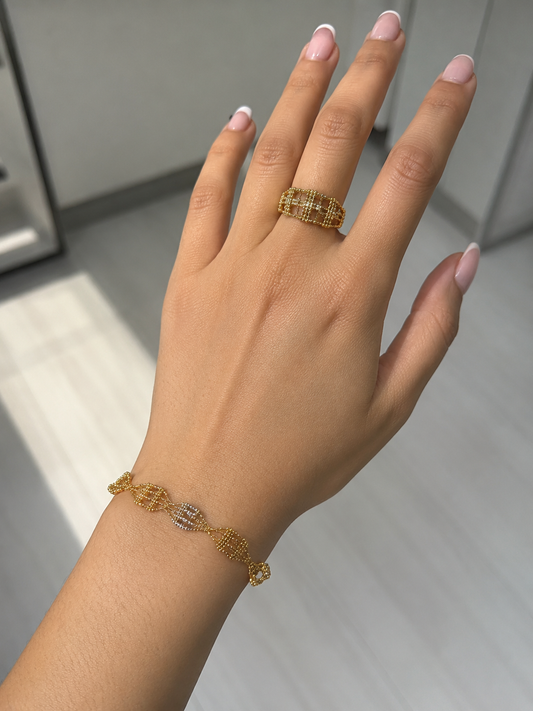 18k Gold Contemporary Tri-Color Bracelet with Fine Chain Detailing (GJEW325)