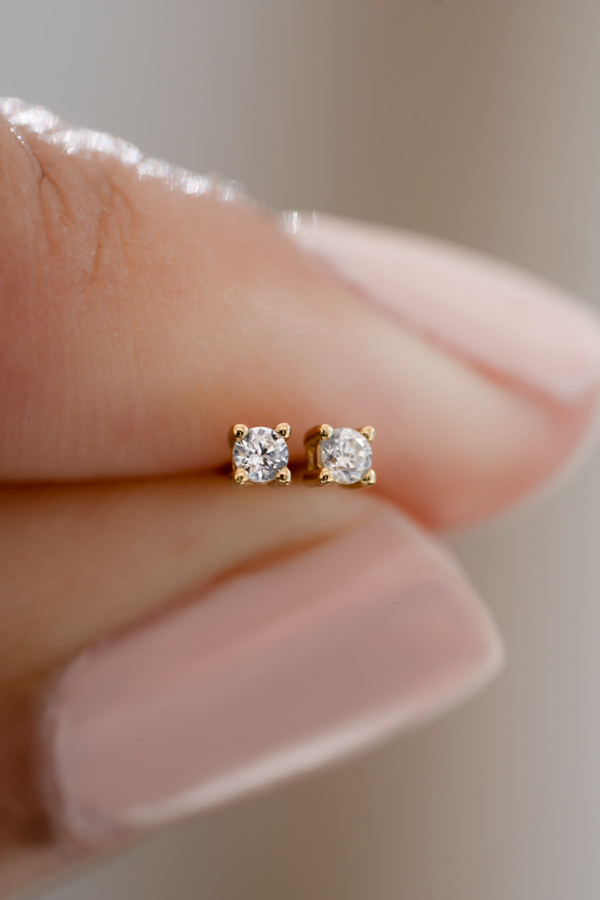 Classic Round Studs in Yellow Gold (ARJS3283)