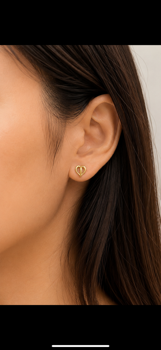 18K Gold Heart Stud Earrings for Women (GJEW251)