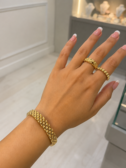 18K Gold Premium Bracelet with Diamond-Cut Texture (GJEW129)