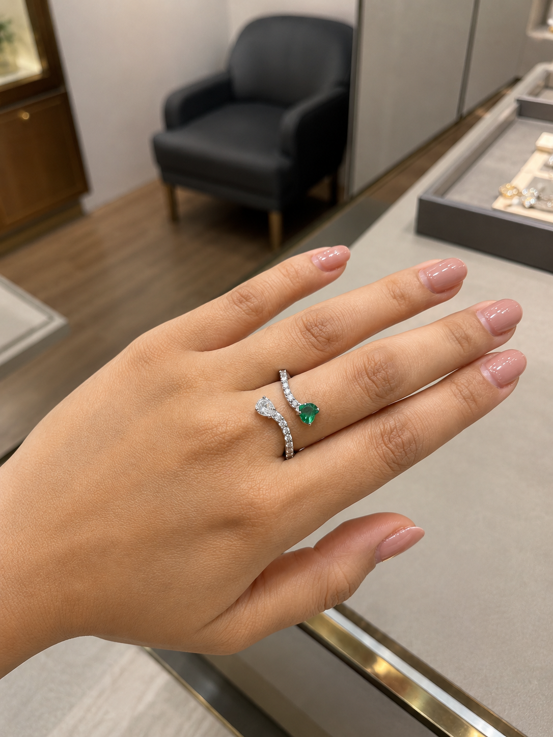 Heart Shape Green Emeral Overlap DIamond Ring (ARJS2443)