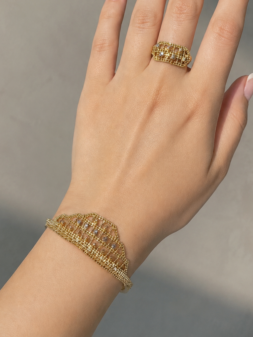 18k Gold Chain Bracelet with Tri-Color Bead Detailing (GJEW326)