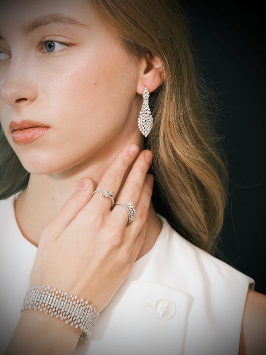 ROUND DIAMOND DANGLING EARRING