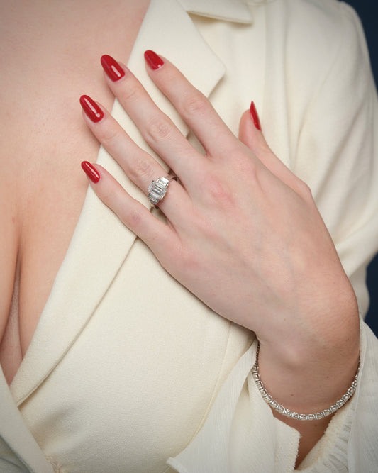 3CT EMERALD WITH SIDE BAGUETTE