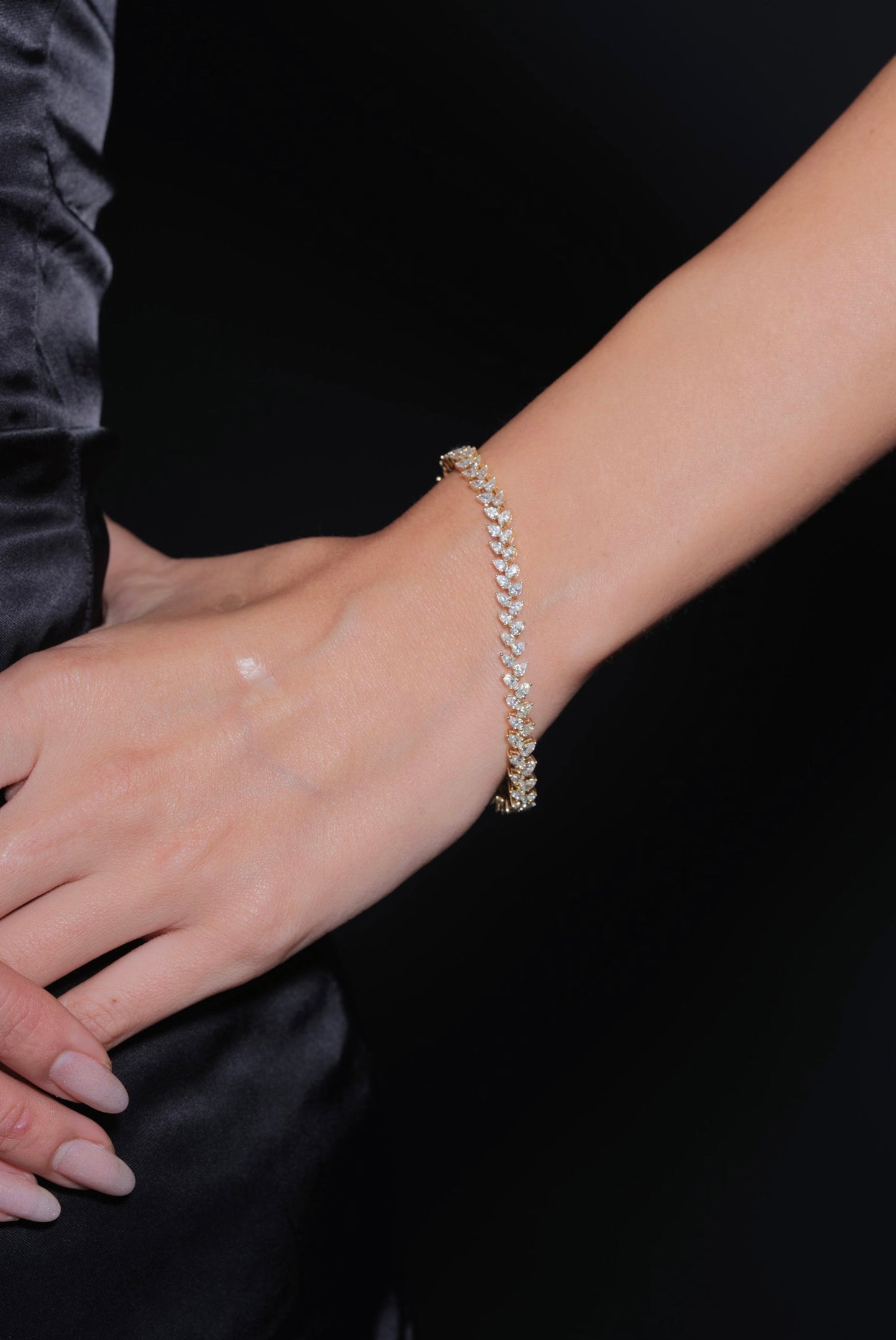 PEAR DIAMOND LAYERED BRACELET