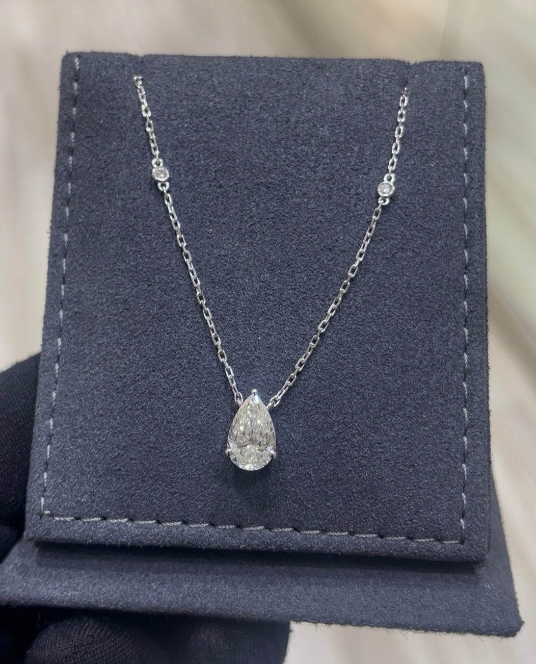 2CT Pear Pendant with Side Diamond (ARJS4004)