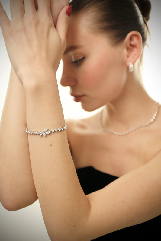 15PT PEAR & MARQUISE DIAMOND BRACELET