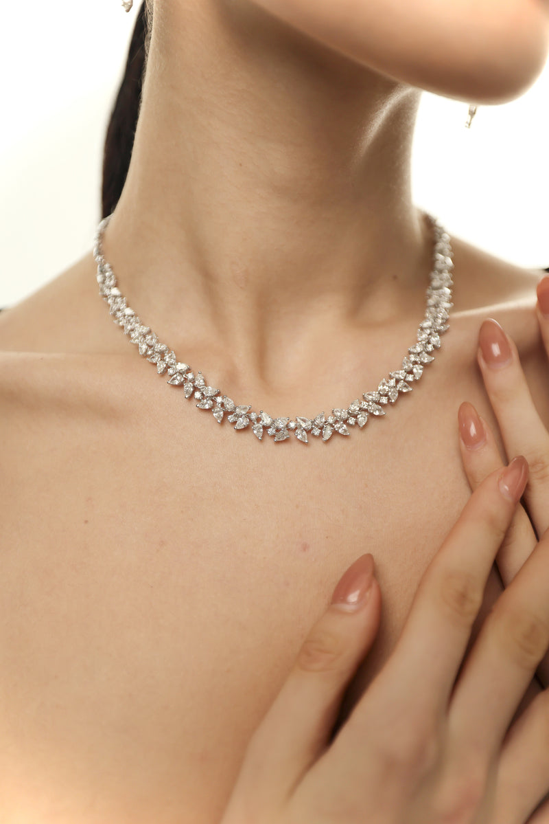 PEAR & ROUND DIAMOND NECKLACE