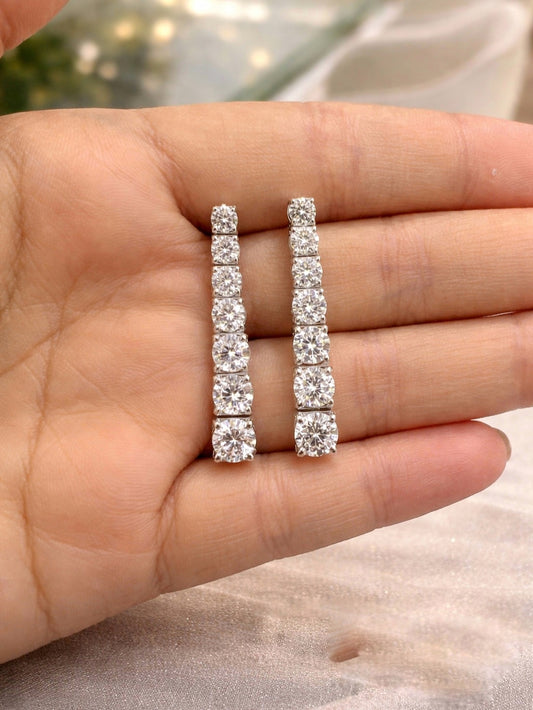 Round Graduating Diamond Earrings (ARJS3942)