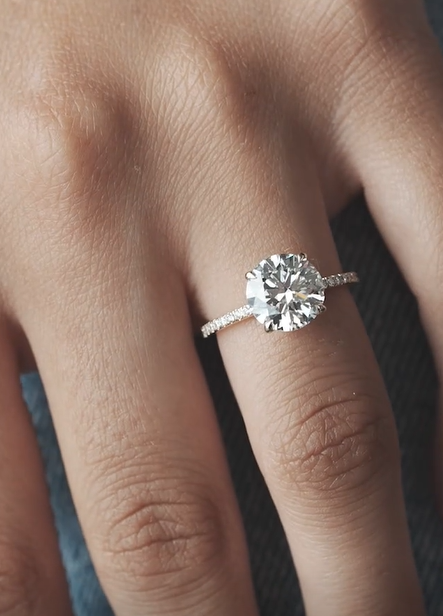 2CT Round with Side Diamonds RIng (ARJS3042)