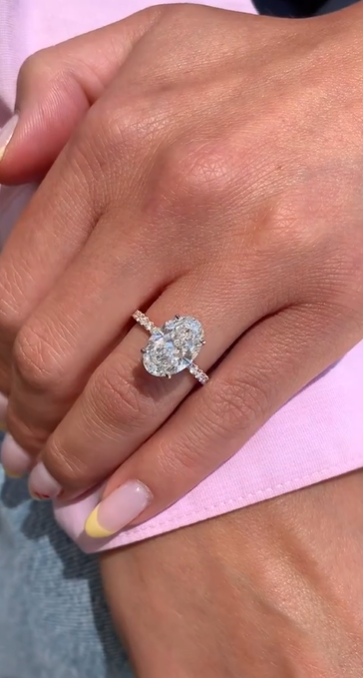 3CT Oval with Side Diamond Ring (ARJS3511)