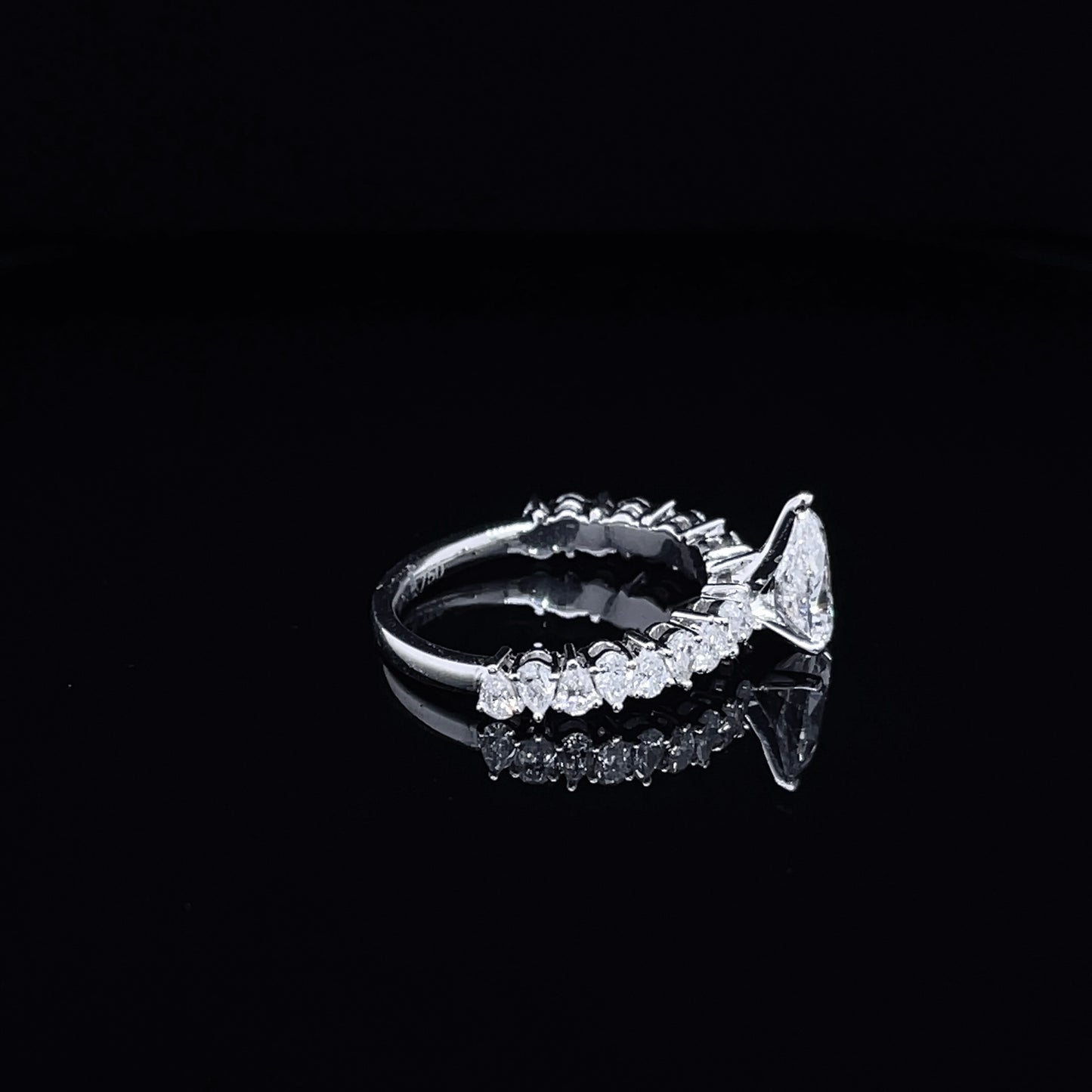 1CT Pear with Side Diamond Ring (ARJS3891)
